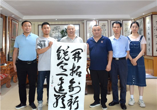 “八一”建军节前夕，唐之享在湖南省企业文化促进会调研