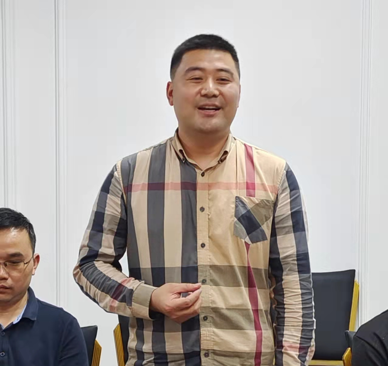 湖南省湘江书画院金霞交流中心挂牌仪式在湖南龙福建设集团举行